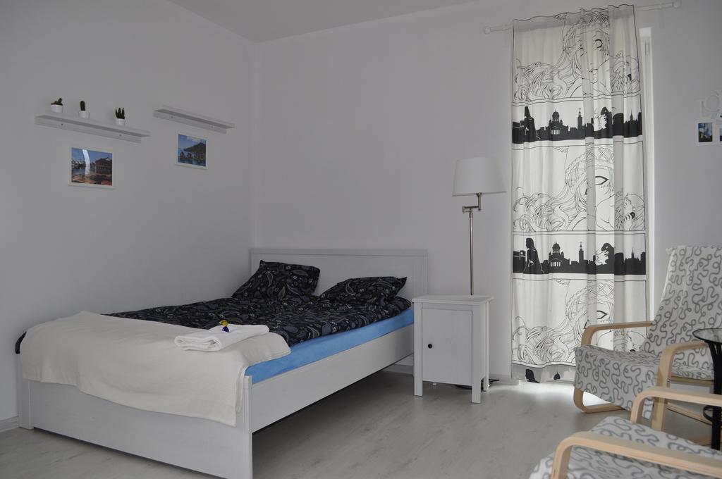 Apartament Scorpion Modlin Czosnów Exteriör bild
