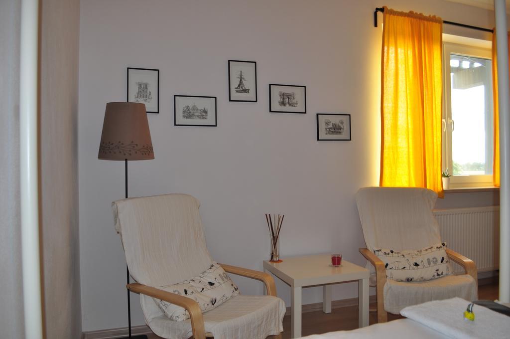 Apartament Scorpion Modlin Czosnów Exteriör bild
