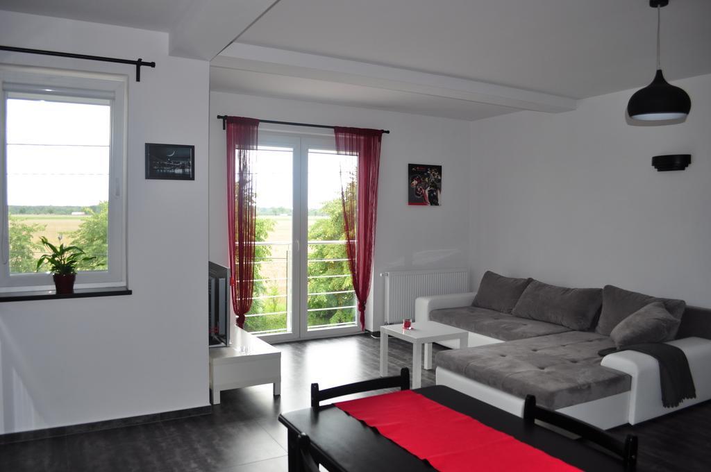 Apartament Scorpion Modlin Czosnów Exteriör bild