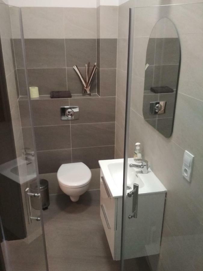 Apartament Scorpion Modlin Czosnów Exteriör bild