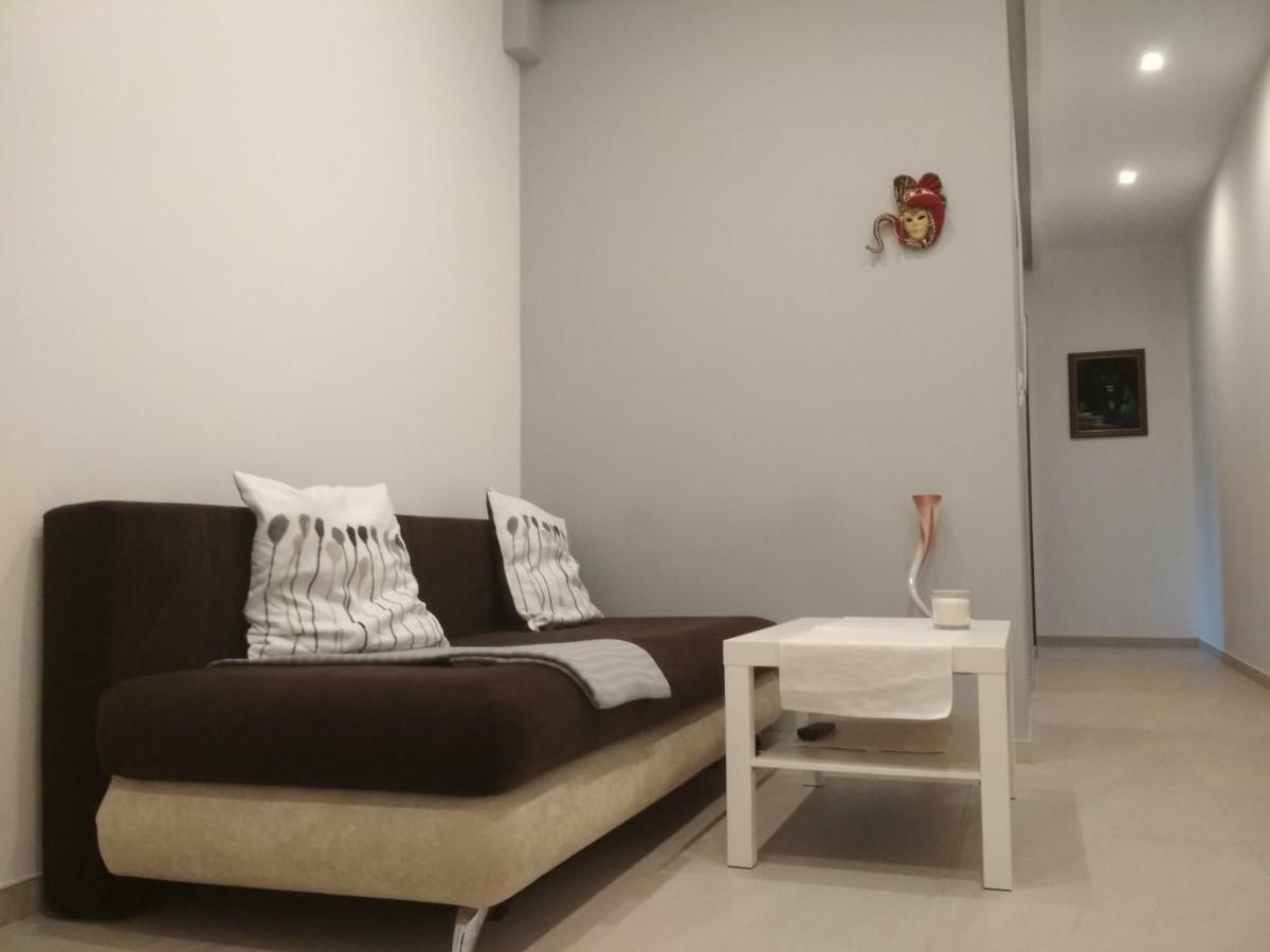 Apartament Scorpion Modlin Czosnów Exteriör bild