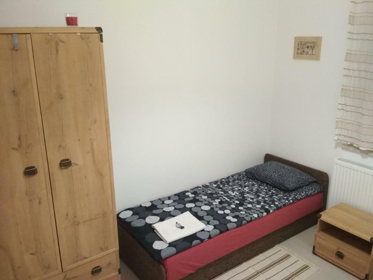 Apartament Scorpion Modlin Czosnów Exteriör bild